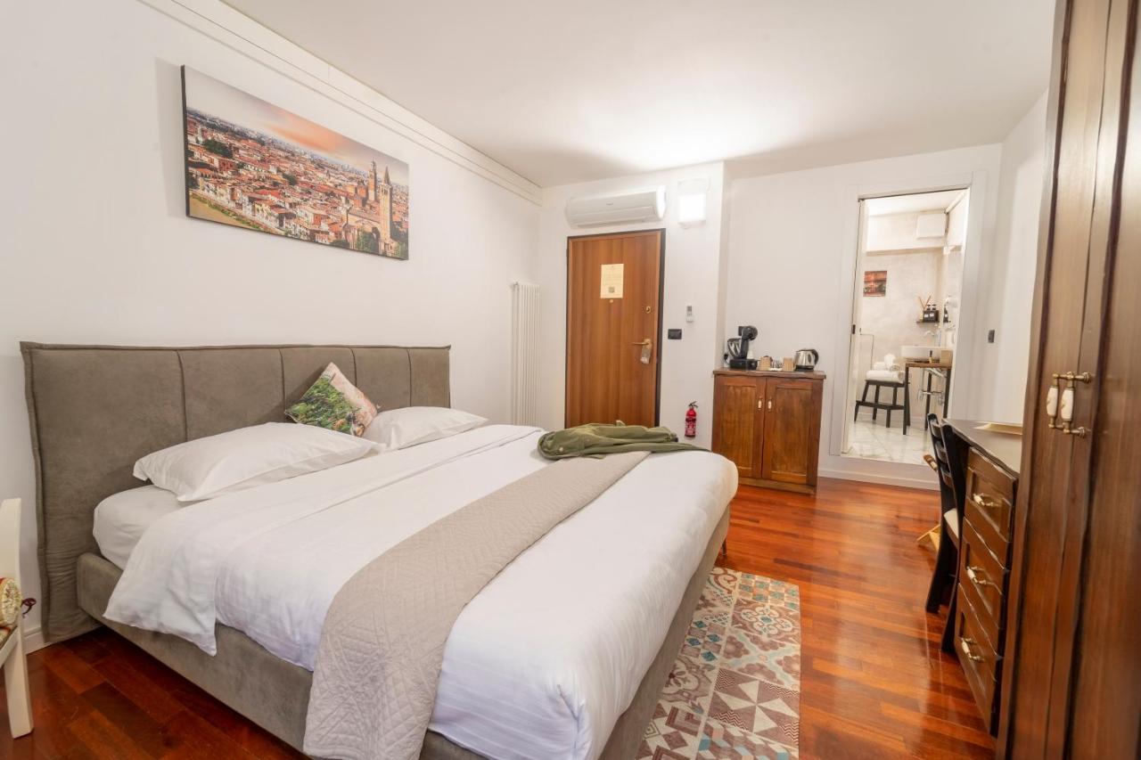 Aurelia Luxury - Piazza Delle Erbe Gasthof